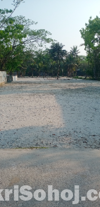 জরুরী জমি বিক্রয় করা হইবে।